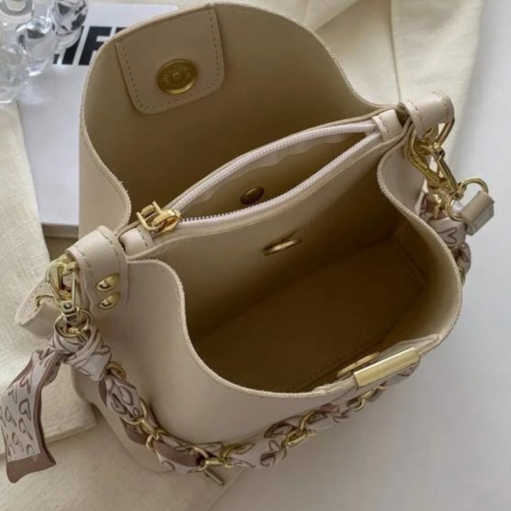 Luxe Vegan Leather Chain Detail Crossbody Bag - Picture 5 of 6